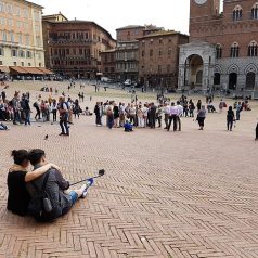 Piazza del Campo, une place historique au cœur de la ville de Sienne