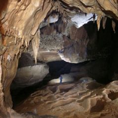 Faire de la spéléologie dans les Pyrénées