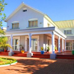 Location de villa meublée avec une piscine à Antananarivo Madagascar